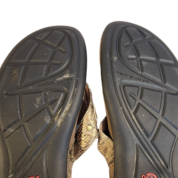 Abeo Sunrise Off White Faux Snake Skin Print Flip Flops Women's Size 10 - Picture 12 of 12